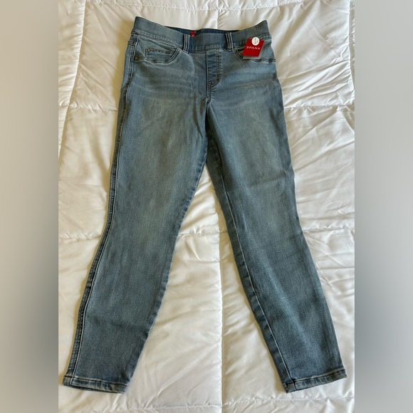 New Women’s SPANX Size Medium Petite Skinny Jeans - Picture 1 of 7